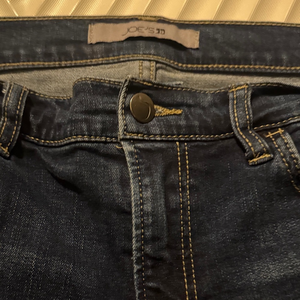 Joes jeans Women’s Bootcut 30 ‘this kiss’ wash dark blue.